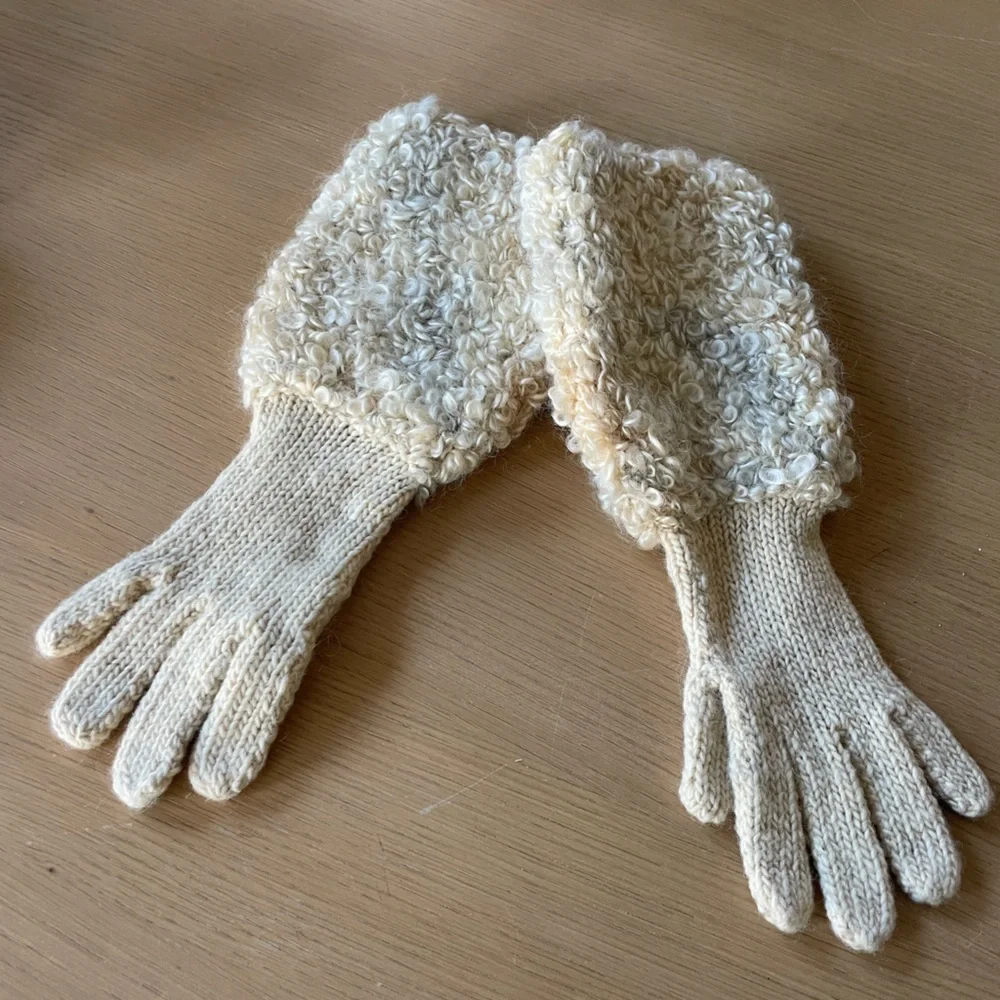 RARE! VINTAGE CURLY LAMB WOOL GLOVES